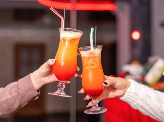 女性アルコール・お酒イメージ画像