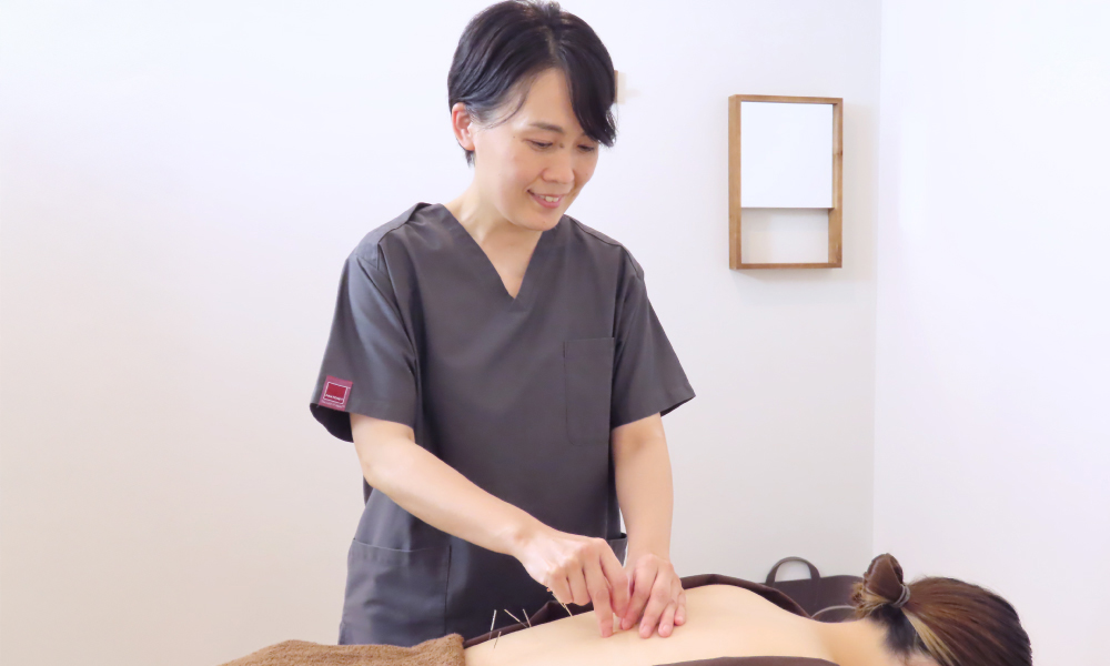 鍼灸師安達 妊活・不妊鍼灸施術写真