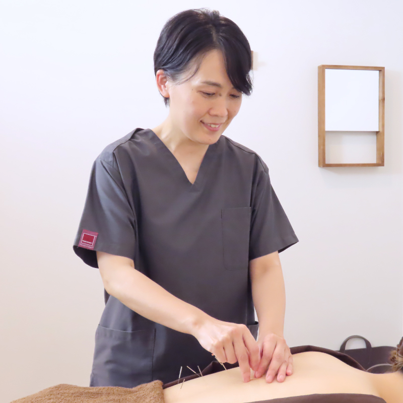 鍼灸師安達 妊活・不妊鍼灸施術写真