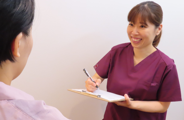 新橋の不妊治療・不妊鍼灸サロン「ファンクショナルマッサージ治療室」でのカウンセリング写真